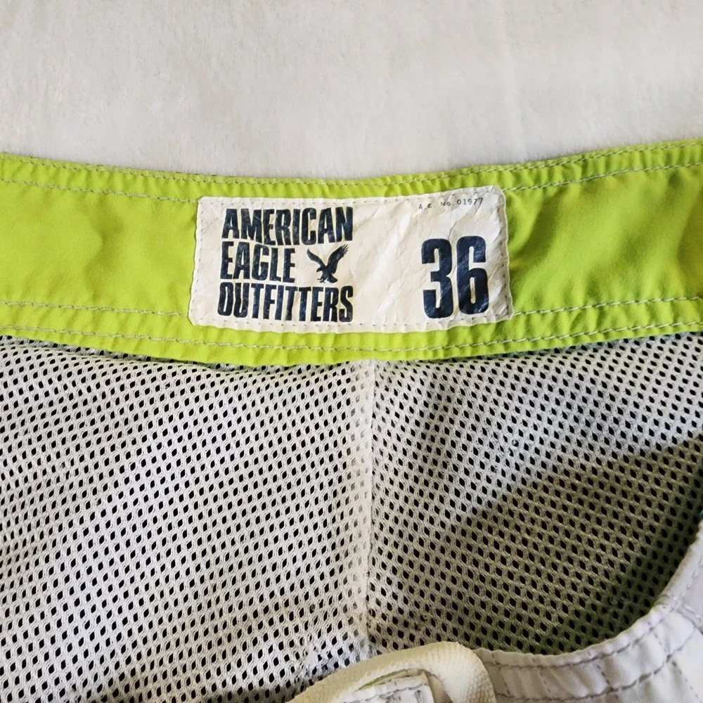 American Eagle Men's Swim Trunks Board Shorts, Mesh Lining, Hidden Pocket 36 EUC